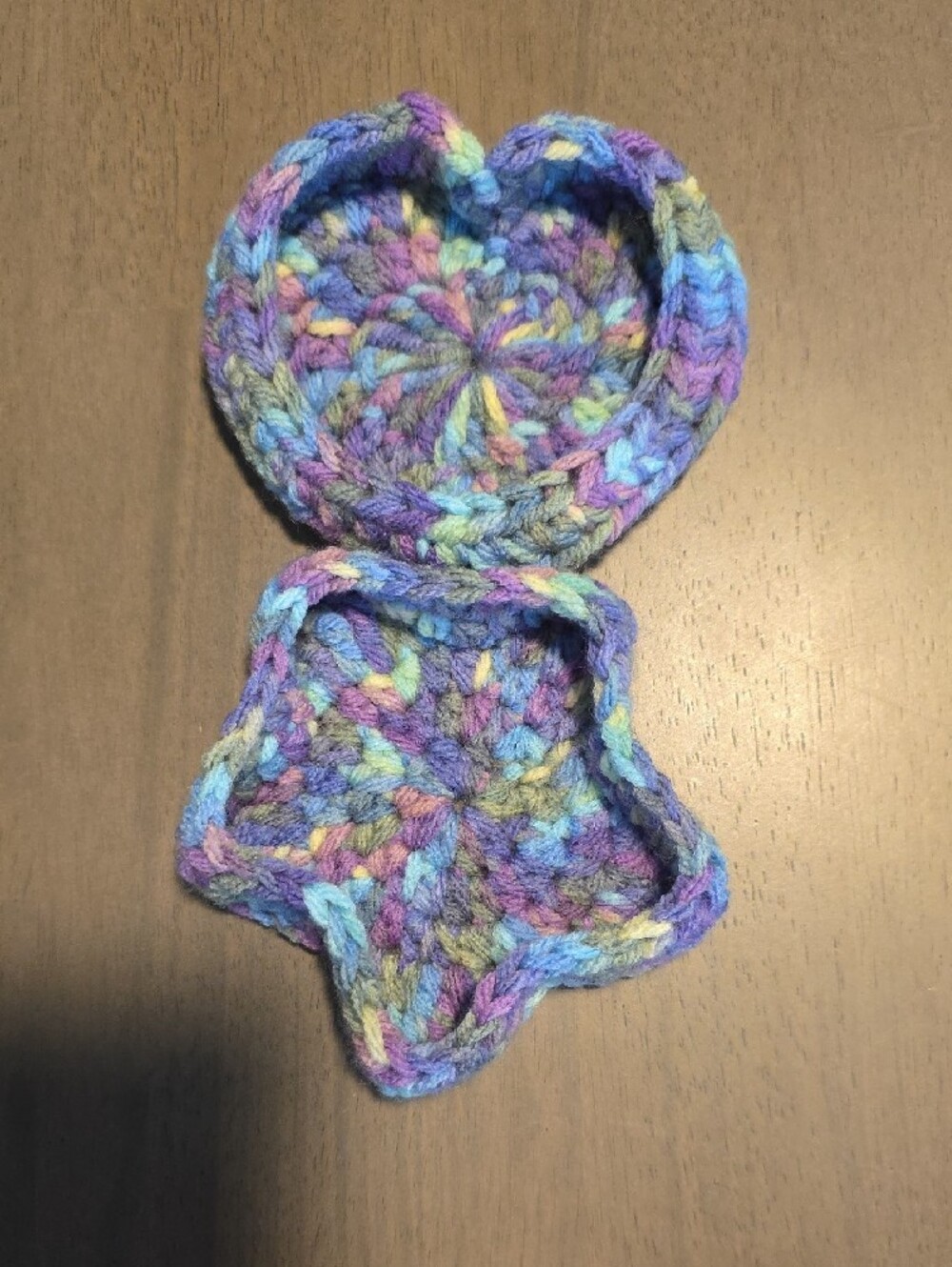 Hand Crafted Crocheted Star & Heart Trinket Dishes - Picture 3 of 13